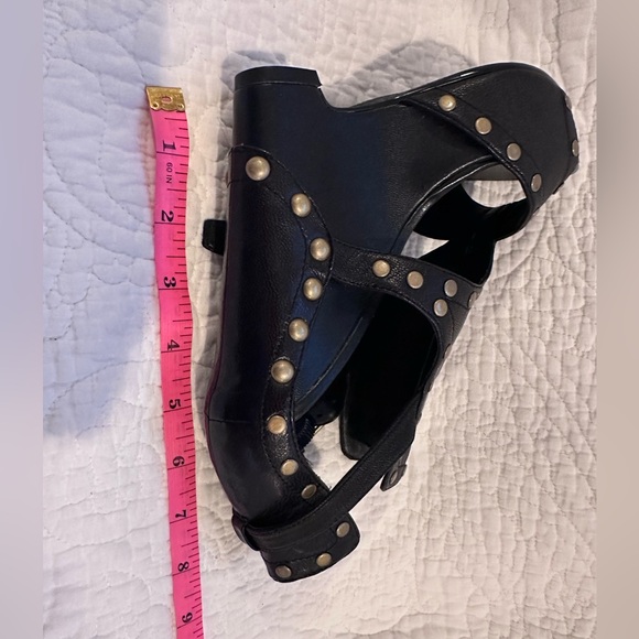 548 Cutout Leather Wedge Leather Shoes with Gold Studs PL-Lucky Size 37 1/2, 7.5 - Picture 14 of 17